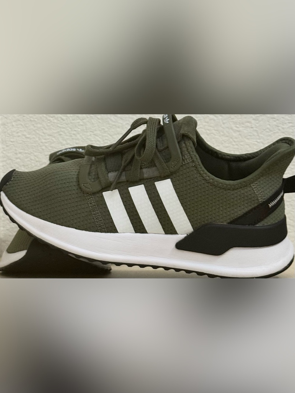 Adidas U_Path Run Sneakers Olive Green White Athletic Shoes Women’s 4.5